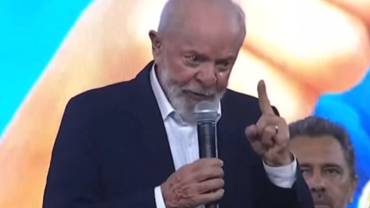 "Lo primero que tenés que hacer es parar de tener hijos y estudiar": el consejo de Lula a una joven