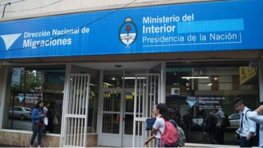 Condenan a ciudadanos chinos por maniobras para obtener su residencia como padres de niños argentinos