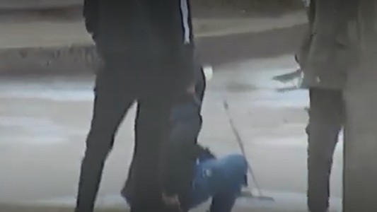 Tres adolescentes detenidos en plena vía pública