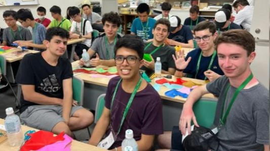 Los chicos viajan al Mundial de Matemáticas sin apoyo oficial pero con polémica política