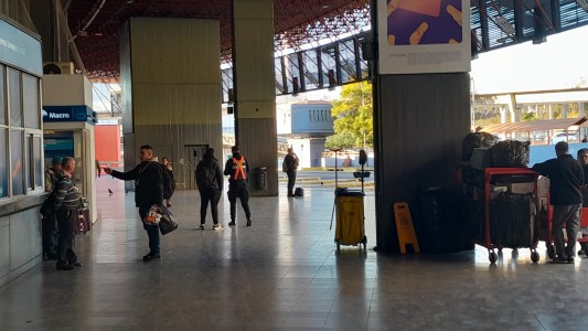 Se descompensó y murió: falleció una mujer en situación de calle que dormía en la Terminal de Ómnibus