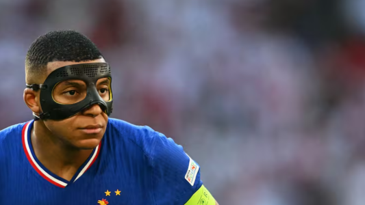 Mbappé cambió cuatro veces de máscara: "Jugar con eso es un horror absoluto"