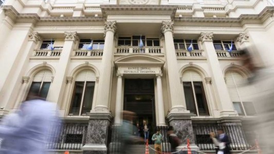 Bancos expresaron su respaldo a las medidas anunciadas por Caputo