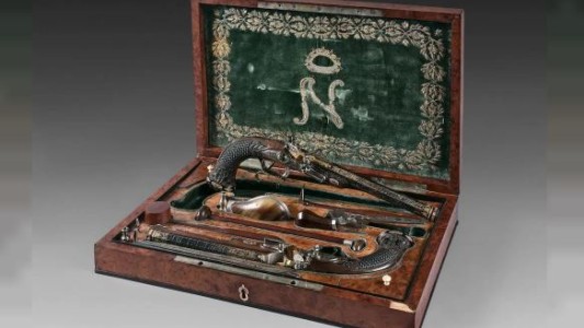 Subastaron en una cifra millonaria las dos pistolas con las que Napoleón quiso suicidarse