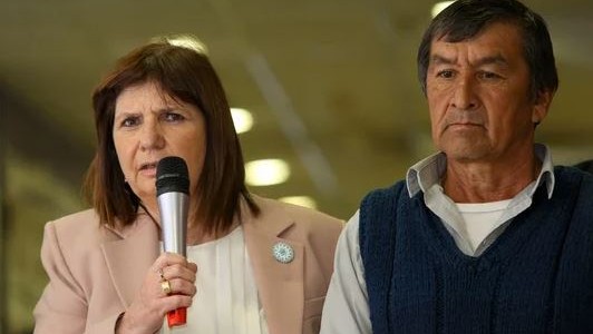 "Acá hay gente que está callando y quiere la impunidad", dijo Bullrich tras la reunión con el papá de Loan