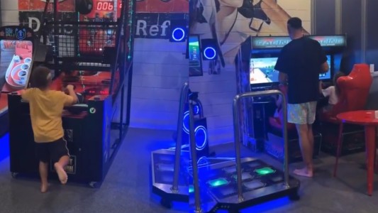 Full fichines: el Dibu Martínez disfruta de sus vacaciones en familia