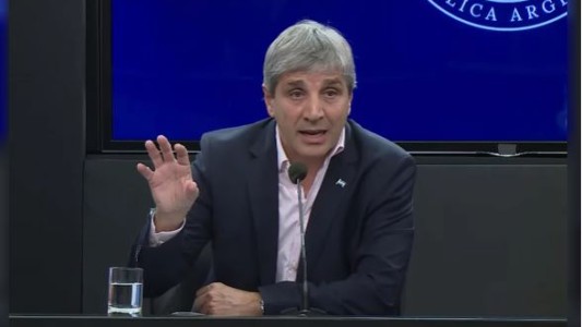 Caputo: “La gente tendrá que vender dólares para pagar impuestos”
