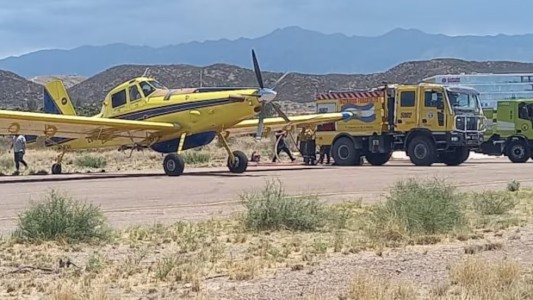 Bomberos combaten un incendio forestal en cercanías a Totoral