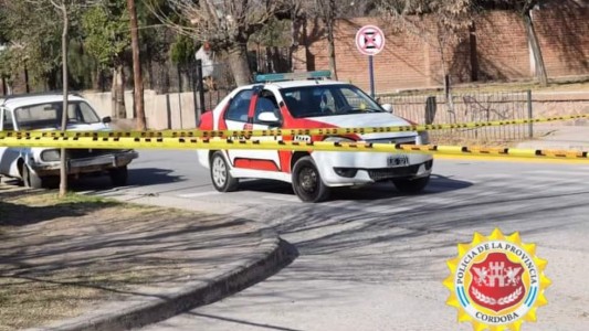 Mina Clavero: un adolescente de 15 años chocó contra una camioneta y murió