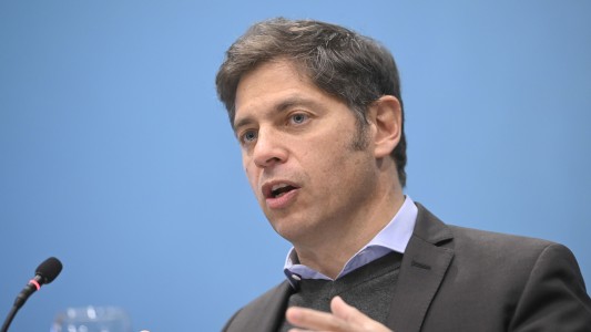 Kicillof responsabilizó a Milei de la decisión de YPF de construir la planta de GNL en Río Negro