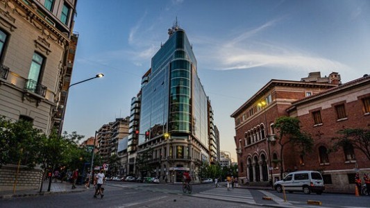 Nueva Córdoba: tres personas intentaron huir tras pagar la cena con una transferencia falsa