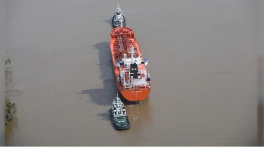 Hallan un explosivo en el Río de la Plata durante tareas de dragado