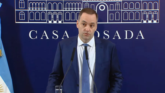 Adorni criticó la suba a senadores: "La Cámara Alta sesionó 6 veces y su salario creció un 300%"