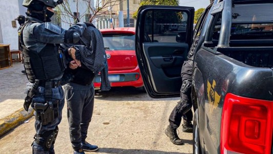 La Policía detuvo a dos hombres que comercializaban drogas en barrio General Bustos