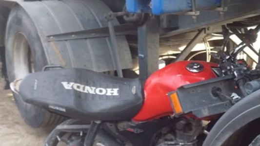 La Calera: un camión atropelló a un motociclista y murió