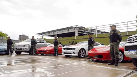 Subastan autos de lujo de narcos argentinos