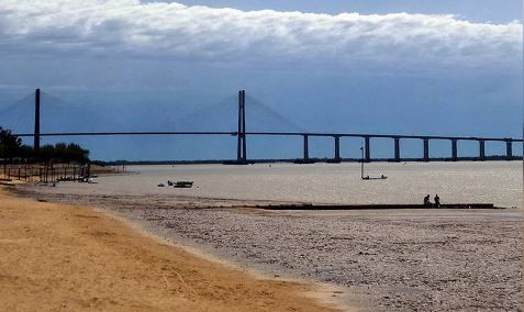 Un pescador encontró restos humanos en Rosario: investigan a quién pertenecen