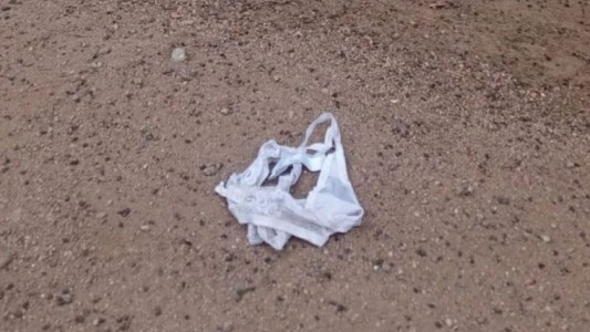 "El Camino de las Tangas": develan el misterio de la ropa tirada en Colonia Caroya