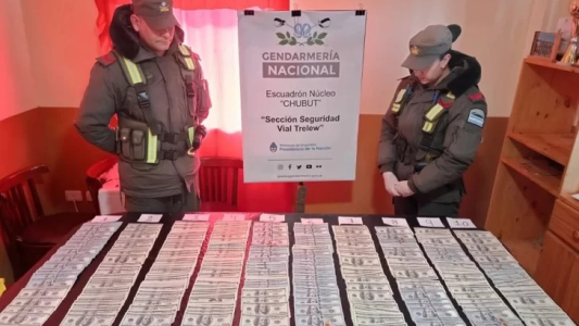 Hallazgo: encontraron 96.200 dólares en un colectivo en Chubut