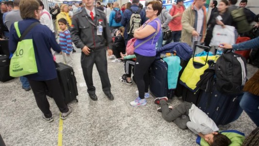 Sin acuerdo paritario en Aerolíneas Argentinas, los gremios amenazan con "medidas de fuerza contundentes"