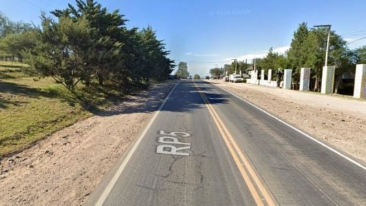 Murió una mujer que volvía del trabajo en moto y chocó con un caballo en la ruta