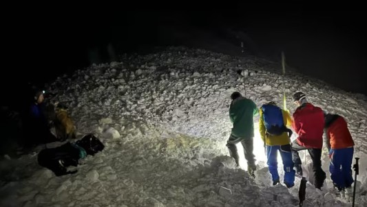 "De pedo puedo respirar", el dramático pedido de ayuda del turista que sobrevivió a la avalancha en Bariloche