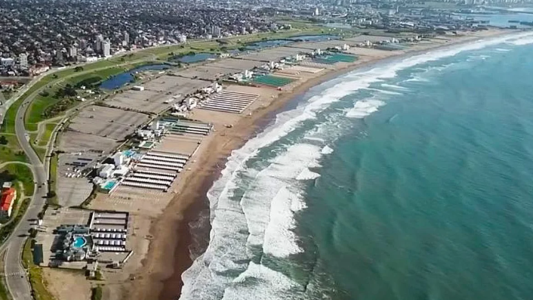 Verano 2025 en Mar del Plata: carpas con aumentos de hasta 300% y con pagos en dólares