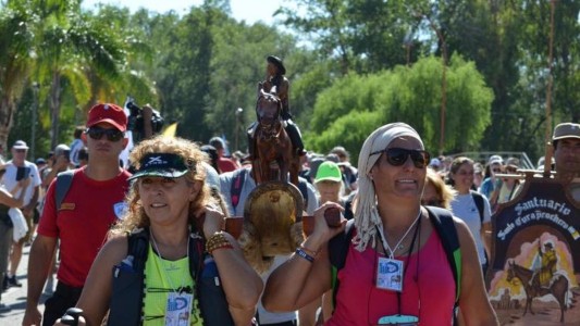Manifestación de fe: cerca de 3.000 peregrinos recorren el "Camino de Brochero"