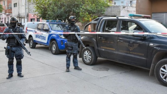 Villa Páez: dos detenidos y secuestro de estupefacientes tras seis allanamientos