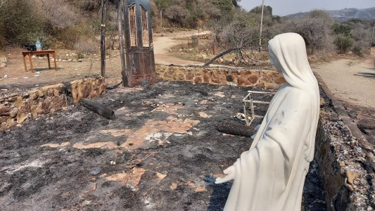 Córdoba: una virgen quedó intacta en medio del incendio