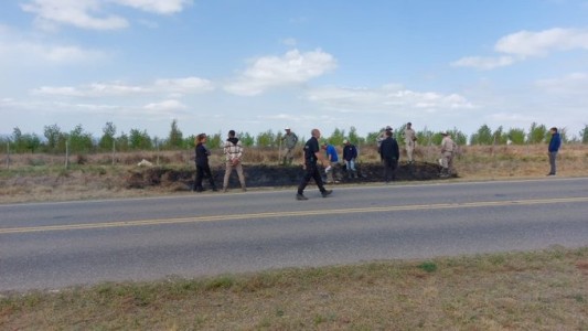 Video: un hombre borracho inició un incendio en Calamuchita y los vecinos lo redujeron
