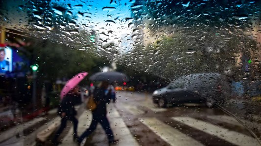 Córdoba: hay alerta por fuertes vientos y abundantes lluvias en la ciudad