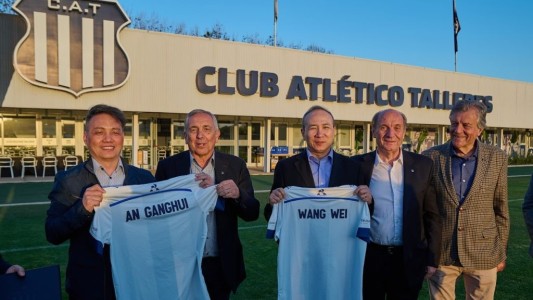 El embajador de China visitó el predio de Talleres junto a empresarios del país asiático