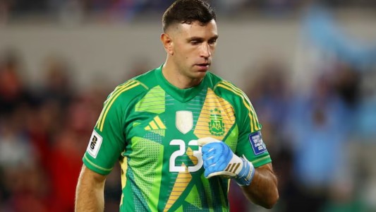 "Dibu" Martínez recibió una dura sanción de la FIFA que le impedirá estar en la próxima fecha de Eliminatorias