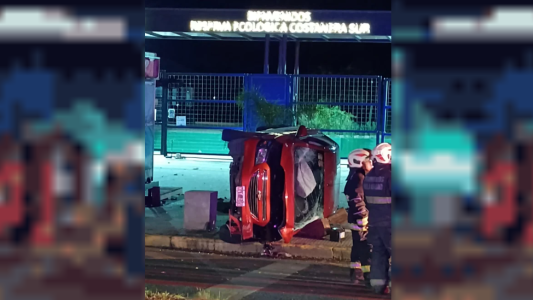 Automovilista volcó tras chocar contra un poste de luz en Puerto Madero: dio negativo en el control de alcoholemia
