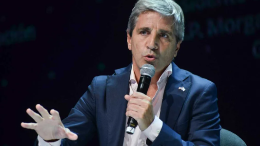 Caputo adelantó que el Gobierno irá a la Justicia si el Congreso logra rechazar el veto