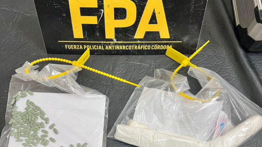 Pegó cocaína al cuerpo de su hija de 8 años para pasarla a la cárcel: quedó detenida