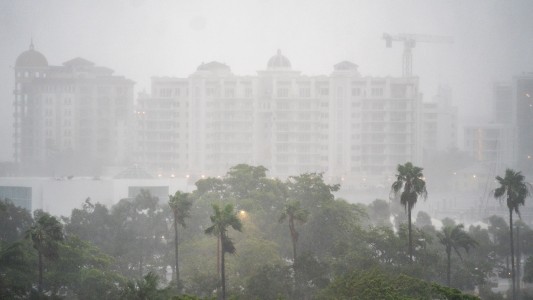 Milton se acerca a Florida con vientos huracanados y la amenaza de inundaciones