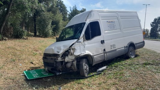 Villa Parque Santa Ana: esperaba el colectivo, una camioneta lo chocó y murió