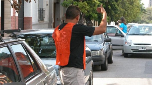 Tres "naranjitas" fueron detenidos en Córdoba tras una pelea en un bar