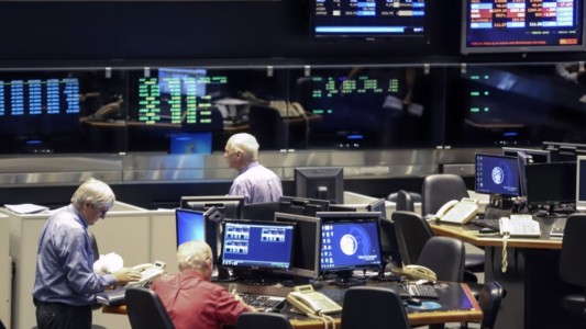 El riesgo país sigue bajando y ahora busca llegar a 1.000 puntos