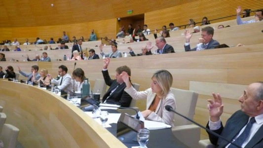 Córdoba: el oficialismo logró aprobar el RIGI en la Legislatura