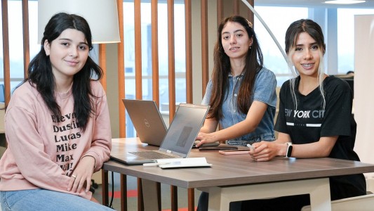 Tres adolescentes cordobesas desarrollaron una aplicación para detectar incendios: cómo funciona