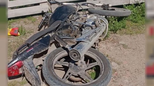 Horror en La Plata: un nene murió tras caer de una moto y ser aplastado por un camión de residuos