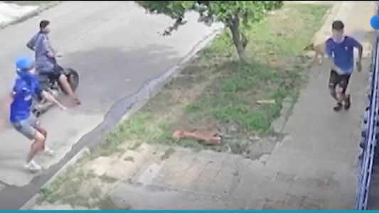 Video: así le robaron pibes a otro pibe en plena calle