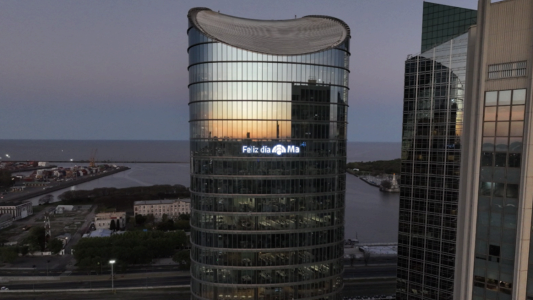 Banco Macro, Belgrano y Umbro le rinden homenaje a las madres en su día