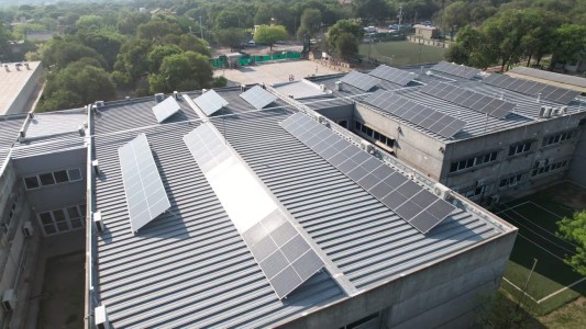 Un colegio de La Calera genera el 100 por ciento de la electricidad que utiliza