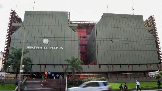 Detuvieron a un policía de Investigaciones de Córdoba durante una serie de allanamientos en el sur de la provincia