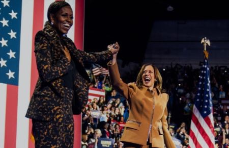 Michelle Obama advierte sobre las elecciones: "No entreguen nuestro destino a Trump"
