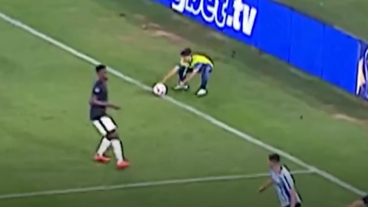 La avivada del alcanza pelotas que ayudó al gol de Racing y la clasificación a la final